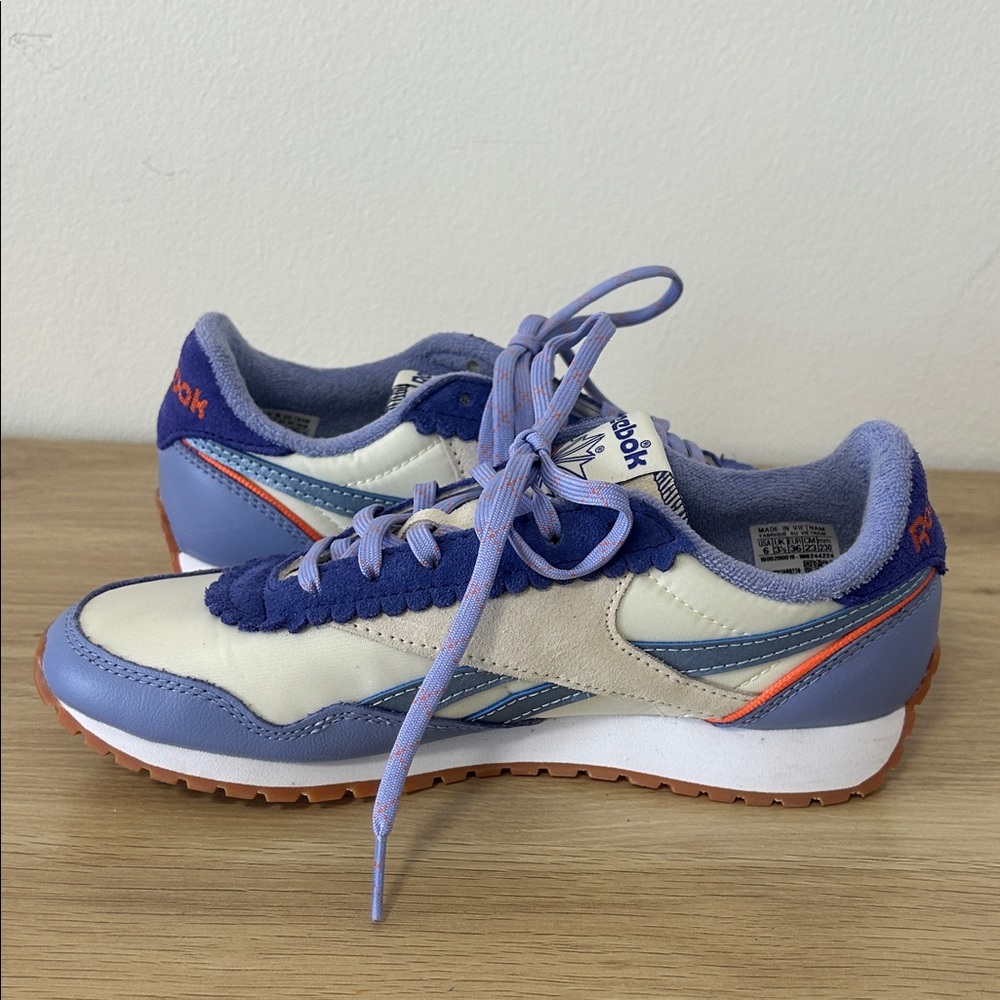 Reebok Cream, Lavender & Blue Classic Runner - Picture 5 of 6